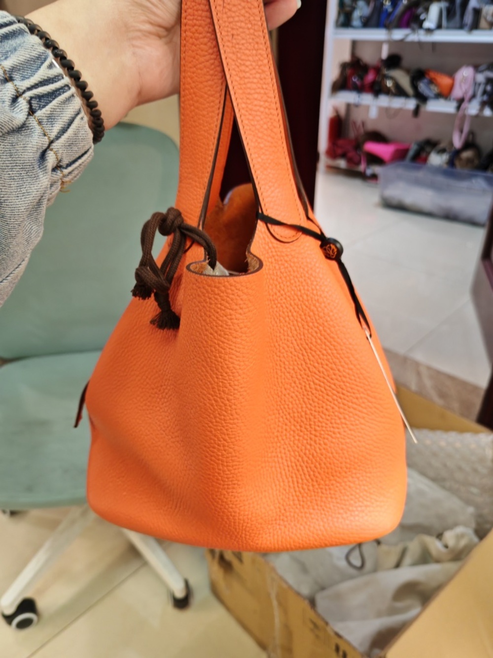 AUTHENTIC Hermès Picotin 22 - Classic Orange, Silver hardware - Picture 5 of 5